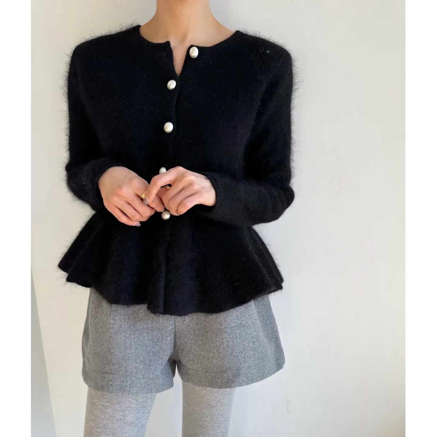 Women's Simple Elegance Cardigan.Cardigan elegante con botones