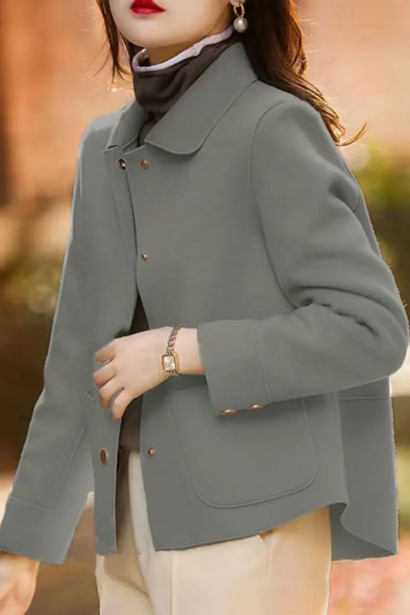 Fashionable minimalist coat for women