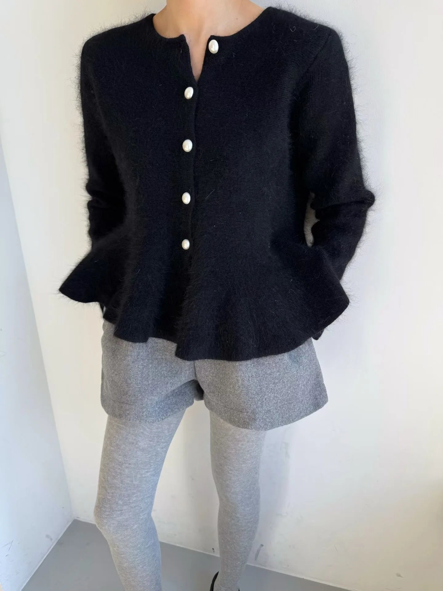 Women's Simple Elegance Cardigan.Cardigan elegante con botones