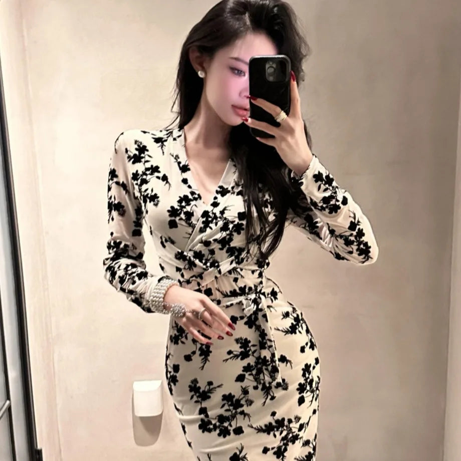V-Ne Floral New Arrival Women's
Vestido ceñido  al cuerpo ,mangas larga