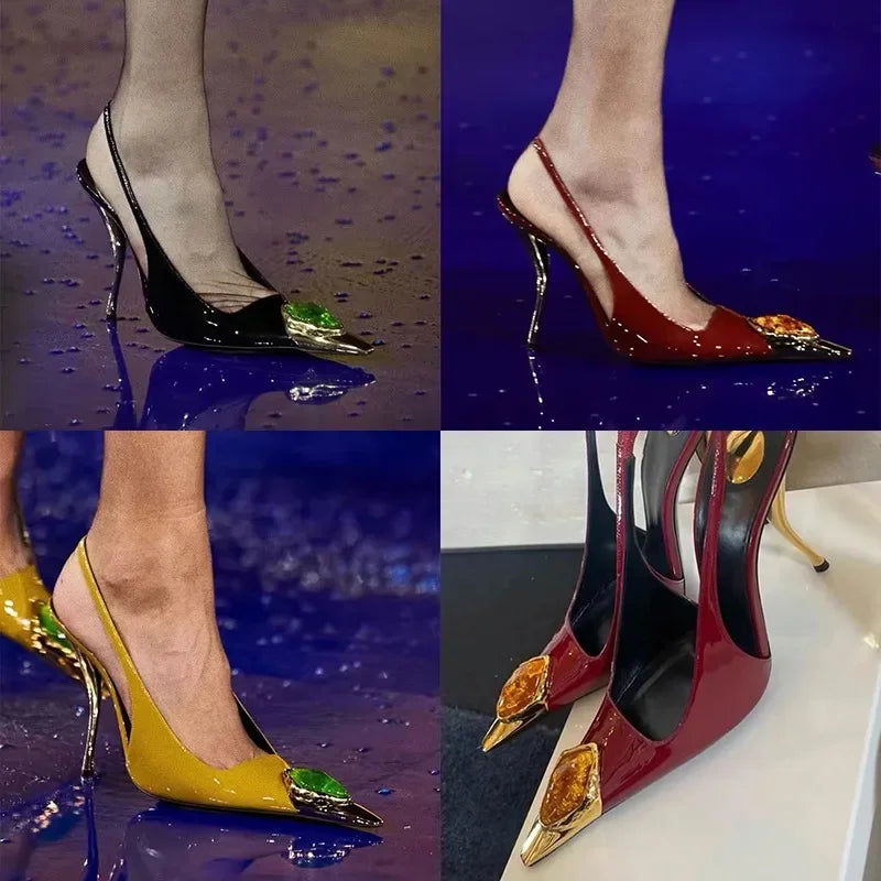 Zapatos de tacón elegantes con puntera metálica